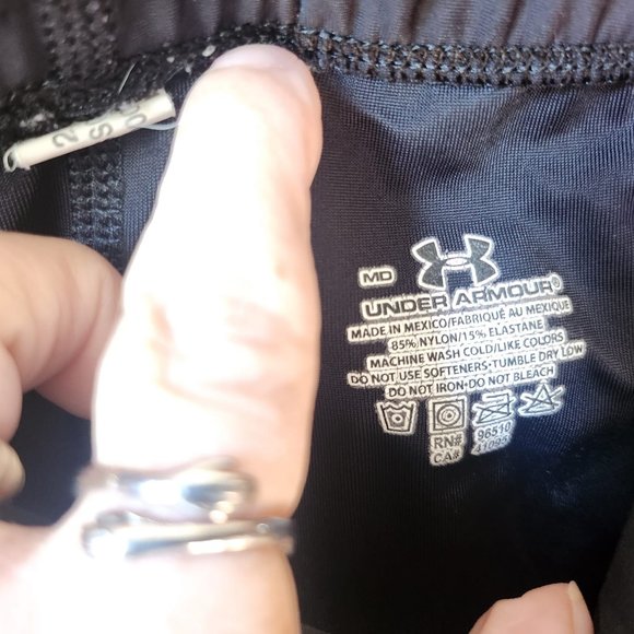 UNDER ARMOUR BLACK BIKE SHORTS ~ WOMENS BLACK SIZE MEDIUM ~ PLEASE READ - Picture 4 of 5